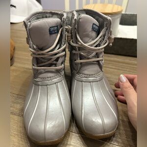 Sperry kids duck boots size 2 big kid  silver